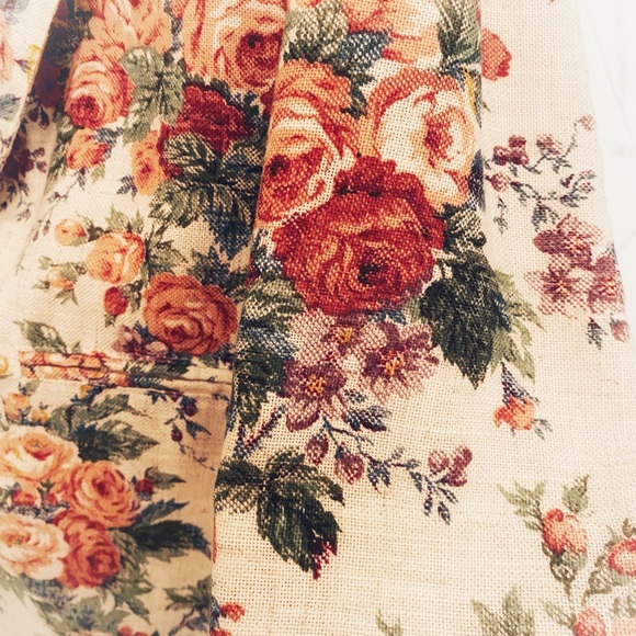 Women’s Vintage Linen Floral Blazer - Picture 2 of 4